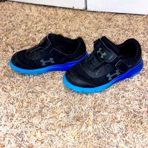 Boys under amour’s shoes size 8